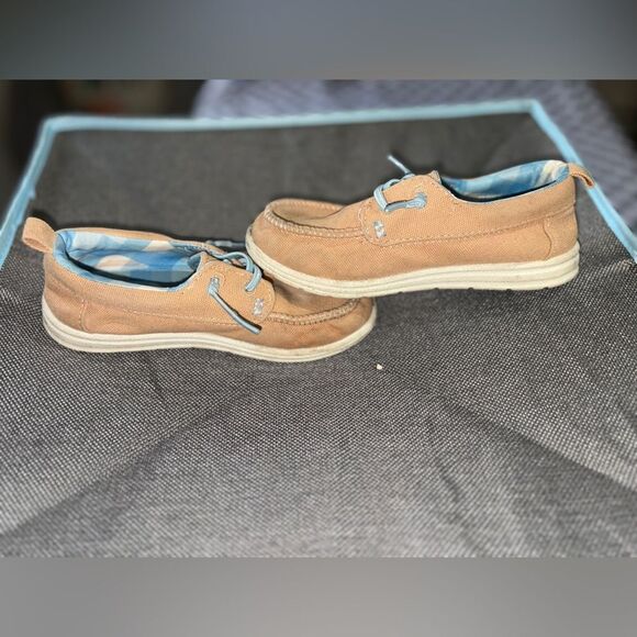 Little boy, size 11 cat & jack tan “hey dude like shoe”-some markings - Picture 6 of 7